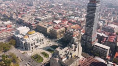 Mexico City 'nin havadan görünüşü, ışık yolları ve Güzellik Sanatları ve Torre latinoamericana