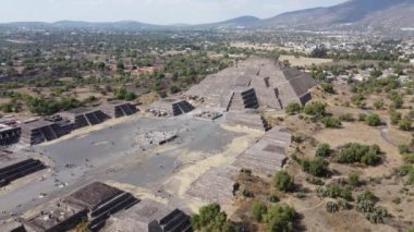 İHA Piramitleri Teotihuacn Meksika Calzada de los Muertos 'da