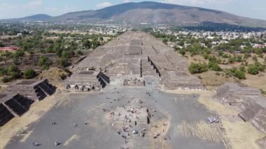 İHA Piramitleri Teotihuacn Meksika Calzada de los Muertos 'da