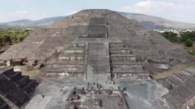 İHA Piramitleri Teotihuacn Meksika Calzada de los Muertos 'da