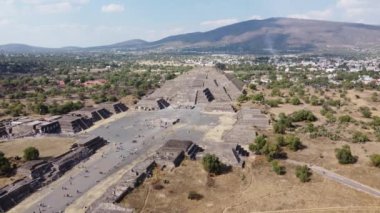 İHA Piramitleri Teotihuacn Meksika Calzada de los Muertos 'da
