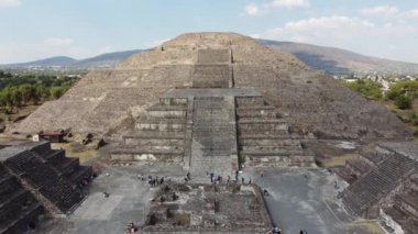 İHA Piramitleri Teotihuacn Meksika Calzada de los Muertos 'da