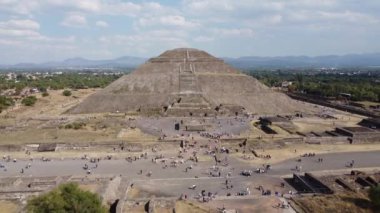 İHA Piramitleri Teotihuacn Meksika Calzada de los Muertos 'da