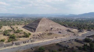 İHA Piramitleri Teotihuacn Meksika Calzada de los Muertos 'da