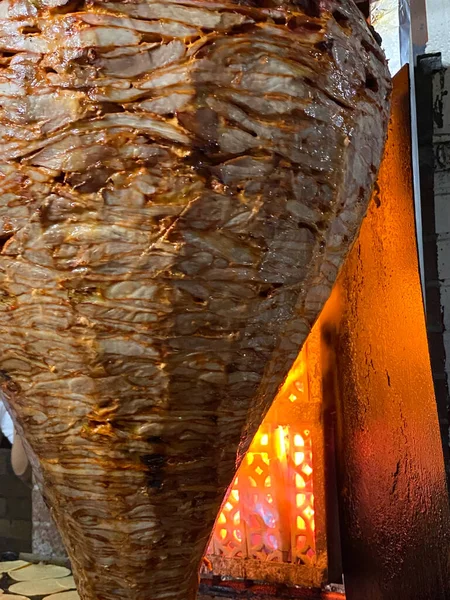 Al pastor . trompo de pastor. mexico. tacos mexicanos. taqueria. taquero, carne de puerco 
