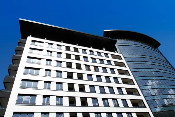 Edificio de oficinas moderno — Foto de Stock