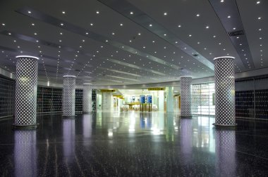 Havaalanı iç işareti ve ışıklar