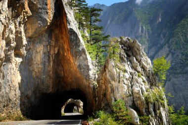Mountain tunnel