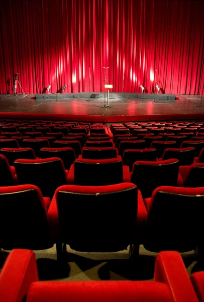 Cinema - Teatro interior vermelho — Fotografia de Stock