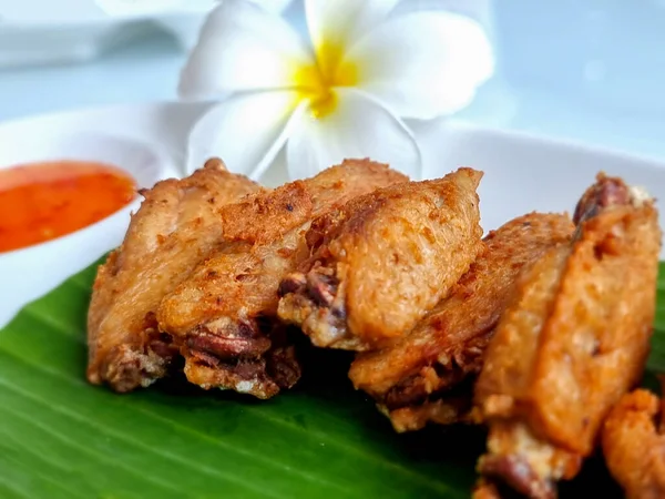 Fried Chicken Wings Plate Rest Dipping Sauce Cups Food Drink — стоковое фото