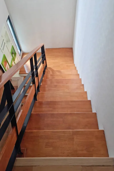 Interior Elegantes Escadas Madeira Maciça Moderna Casa Chão Com Fundo — Fotografia de Stock
