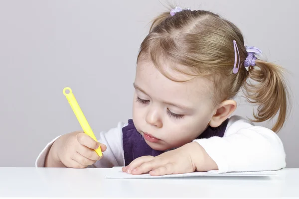 Şirin küçük kız.