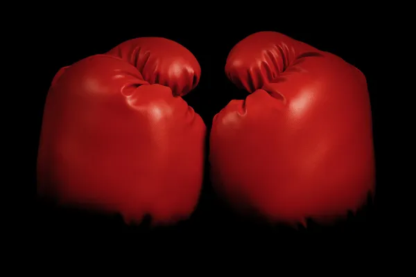 黒の背景から新たなビンテージのボクシング グローブ ロイヤリティフリーのストック写真