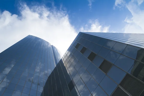 Glass office building in the business district of Kuala Lumpur, Malaysia — Stock Photo, Image