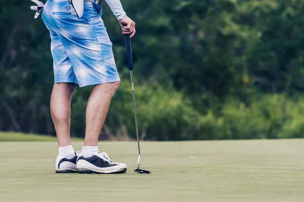 Golfer on St Andrews golf course near Pattaya thThailand — стоковое фото