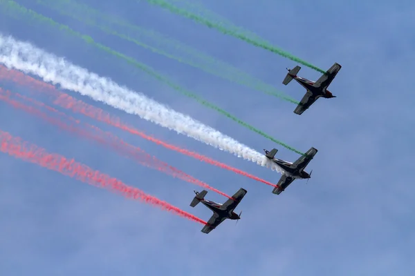 鹰特技飞行空中军队的意大利 — 图库照片