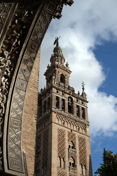 Вежа ла-Хіральда, Севілья — стокове фото