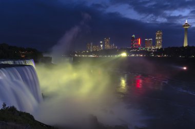 Geceleri Niagara Şelalesi