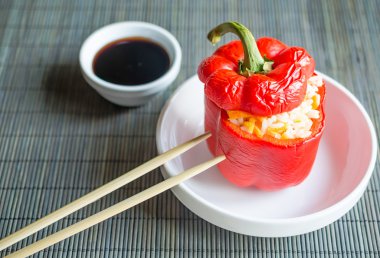 pilav ile doldurulmuş biber