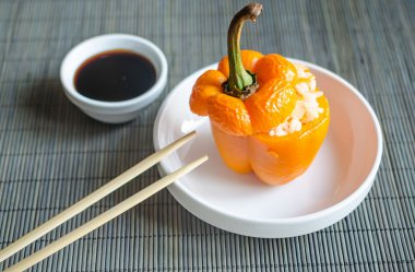 pilav ile doldurulmuş biber