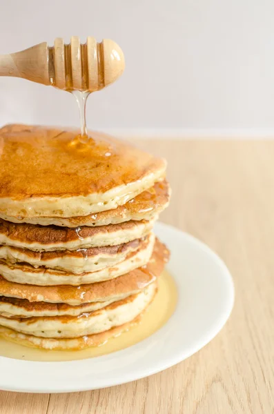 Pancakes with honey — Stock Photo, Image