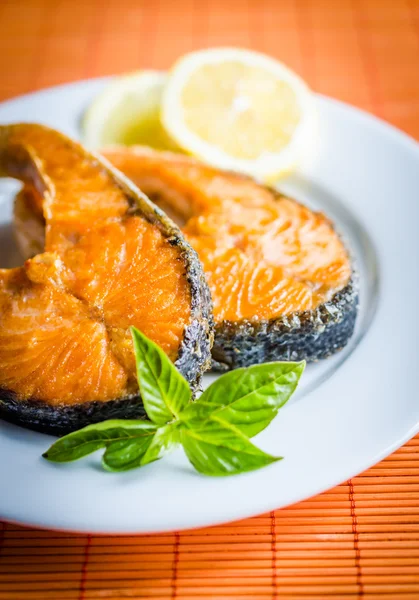 Grilled salmon steaks — Stock Photo, Image
