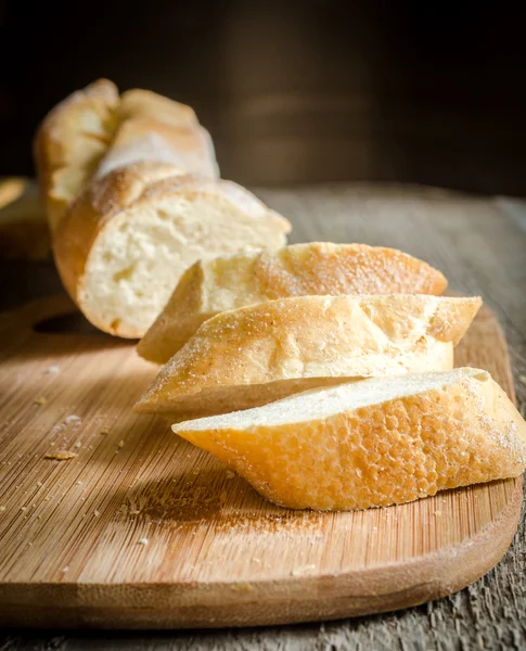 Baguette di pane francese affettato — Foto Stock