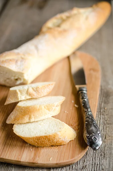 Skivat franskbröd baguette — Stockfoto