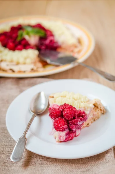 Meringue Pavlova dengan raspberry — Stok Foto