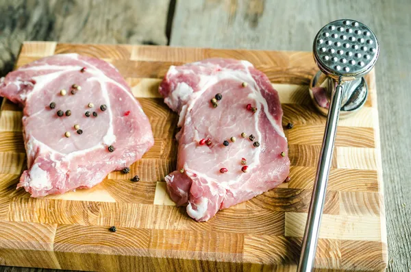 Raw pork steaks — Stock Photo, Image