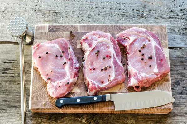 Rohe Schweinesteaks — Stockfoto