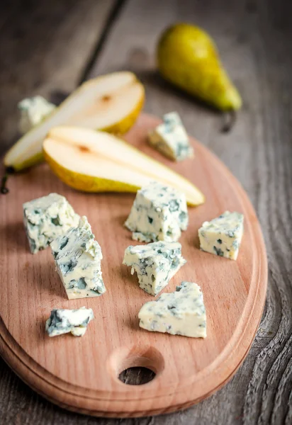 Mavi peynir ile armut — Stok fotoğraf