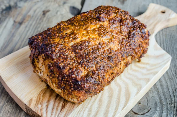 Viande grillée à la moutarde de dijon — Photo