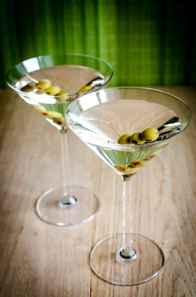 Two olive martini cocktails — Stock Photo, Image