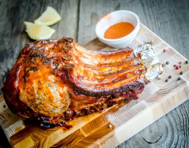 Izgara domuz pirzolası.