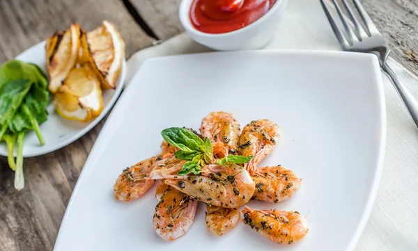 Shrimps with sauce — Stock Photo, Image