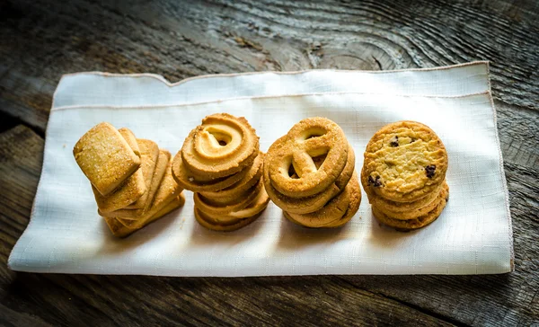 Печенье с маслом, расположенное подряд — стоковое фото