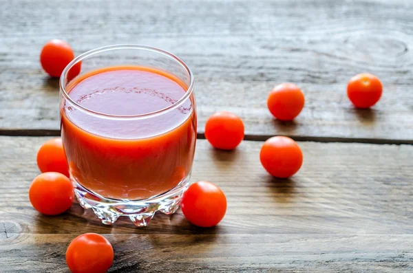 Succo di pomodoro con pomodorini — Foto Stock