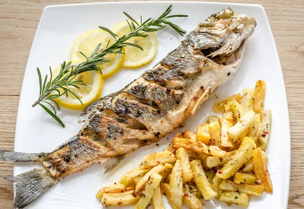 Baked seabass with fried potatoes — Stock Photo, Image