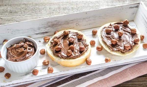 Bun slices with chocolate cream and nuts — Stock Photo, Image