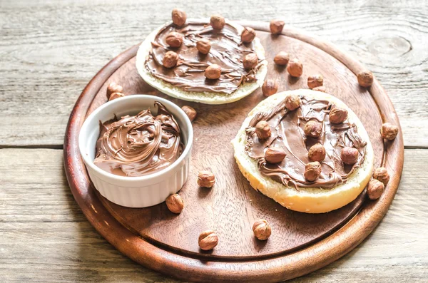 Bun slices with chocolate cream and nuts — Stock Photo, Image