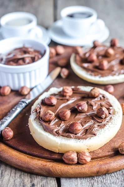 Bun slices with chocolate cream and nuts — Stock Photo, Image