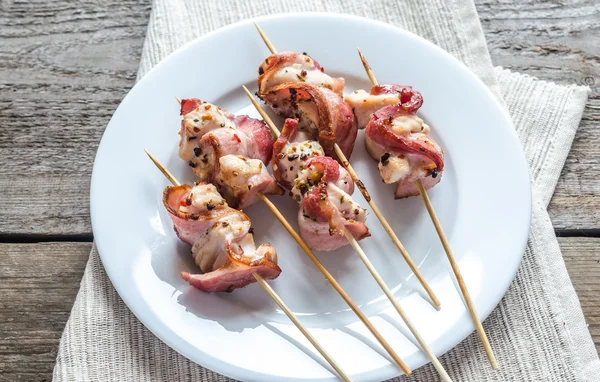 Grilled bacon skewers with chicken meat — Stock Photo, Image