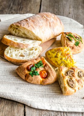 dört bölüm çeşitler ve ciabatta