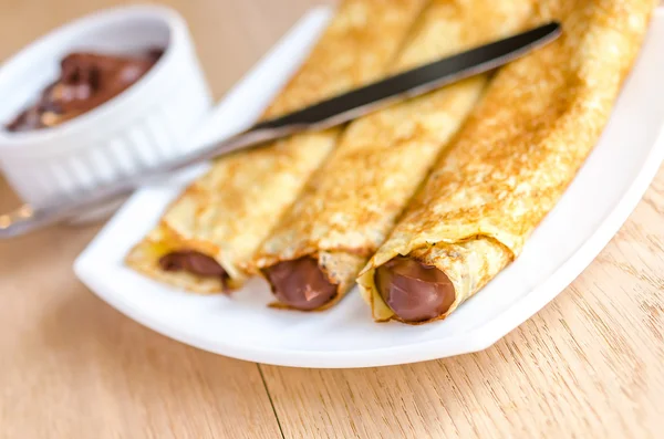 Pannenkoeken met chocolade crème — Stockfoto