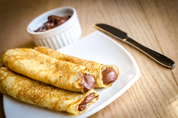 Pannenkoeken met chocolade crème — Stockfoto