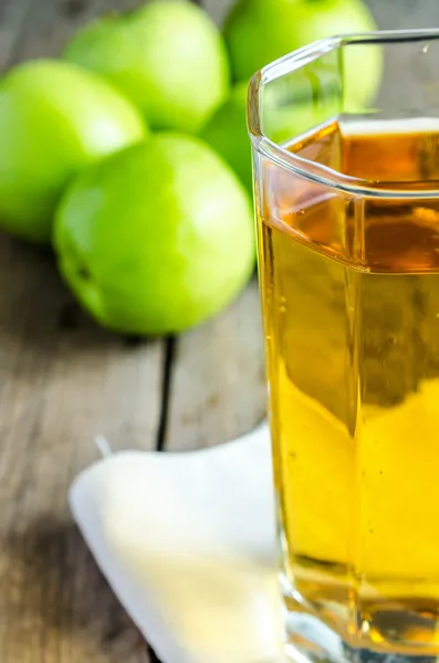 Apple juice with fresh apples — Stock Photo, Image