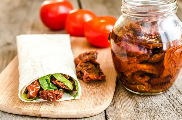 Tortilla aux tomates séchées au soleil — Photo