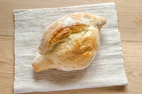 Pan blanco en la mesa de madera — Foto de Stock