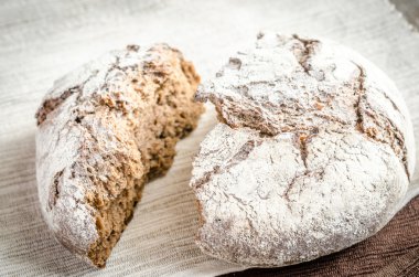 karanlık çavdar ekmeği